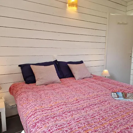 Casa de Férias Comfortable On Large Garden Plot In Locquirec
