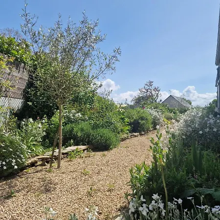 Comfortable On Large Garden Plot In Casa de Férias Locquirec